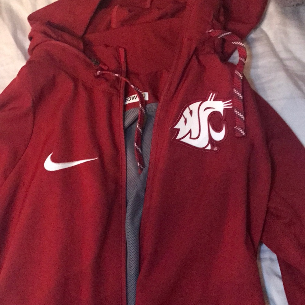 Cougars zip up
